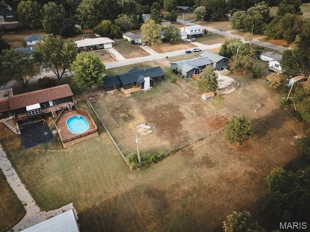 $389,000 | 605 Hunters Creek Drive, Lebanon, MO 65536