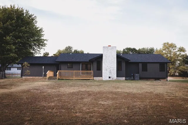 $389,000 | 605 Hunters Creek Drive, Lebanon, MO 65536