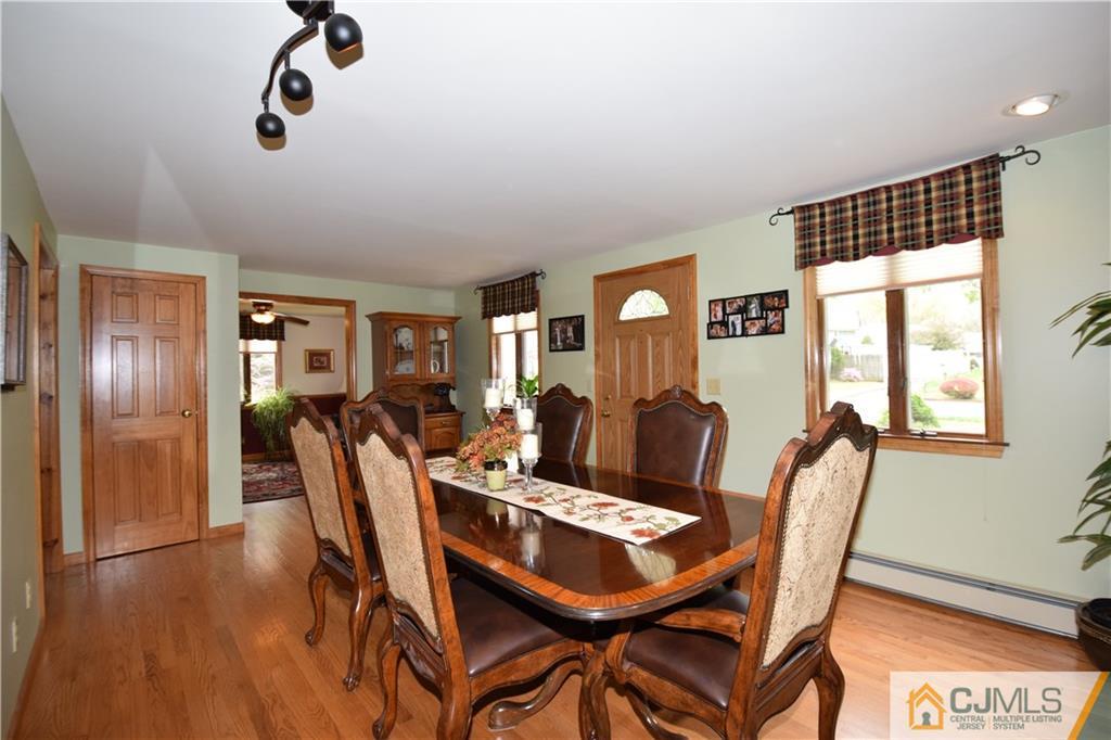 65 Warrenville Road Middlesex, NJ 08846 - Photo 14 of 22 a dining room with furniture and window