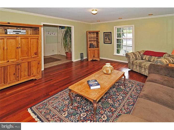 819 West Thatcher Road Quakertown, PA 18951 - Photo 10 of 25 Living Room