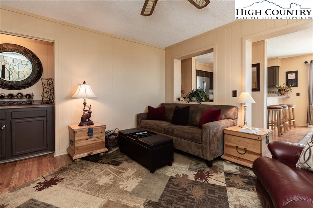 301 Pinnacle Inn Road, Unit 2316 Beech Mountain, NC 28604 - Photo 14 of 50 a living room with furniture