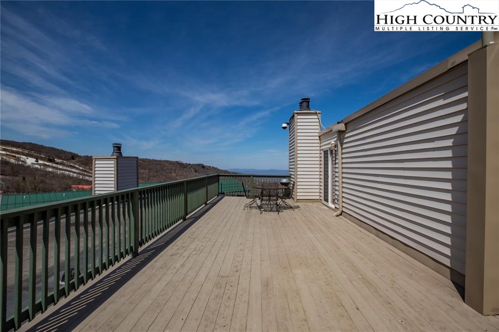301 Pinnacle Inn Road, Unit 2316 Beech Mountain, NC 28604 - Photo 19 of 50 a view of balcony and deck