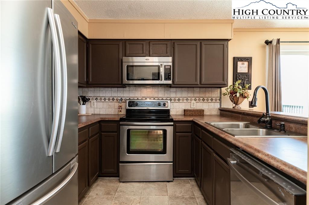 301 Pinnacle Inn Road, Unit 2316 Beech Mountain, NC 28604 - Photo 22 of 50 a kitchen with a sink stove and microwave