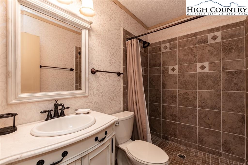 301 Pinnacle Inn Road, Unit 2316 Beech Mountain, NC 28604 - Photo 26 of 50 a bathroom with a sink toilet and shower
