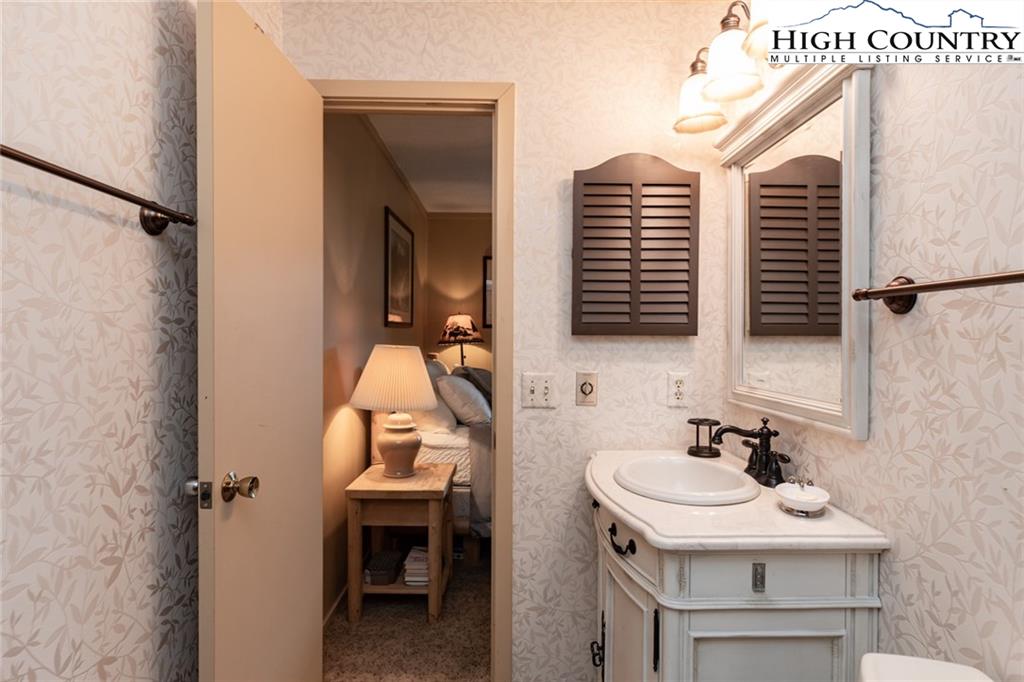 301 Pinnacle Inn Road, Unit 2316 Beech Mountain, NC 28604 - Photo 27 of 50 a bathroom with a sink a mirror and a vanity
