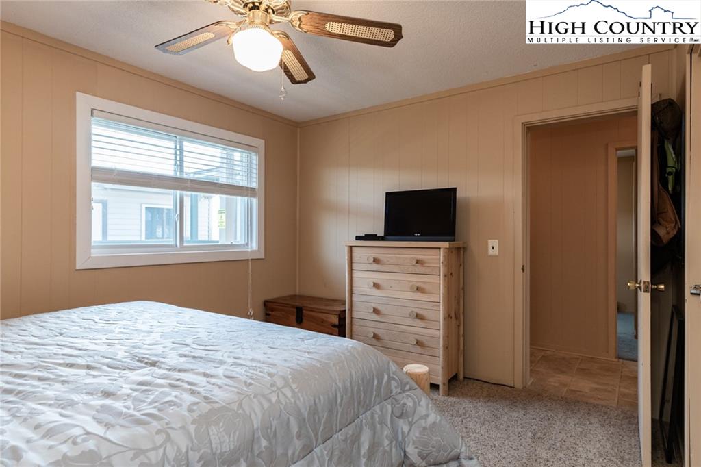 301 Pinnacle Inn Road, Unit 2316 Beech Mountain, NC 28604 - Photo 28 of 50 a bedroom with a bed and a flat screen tv