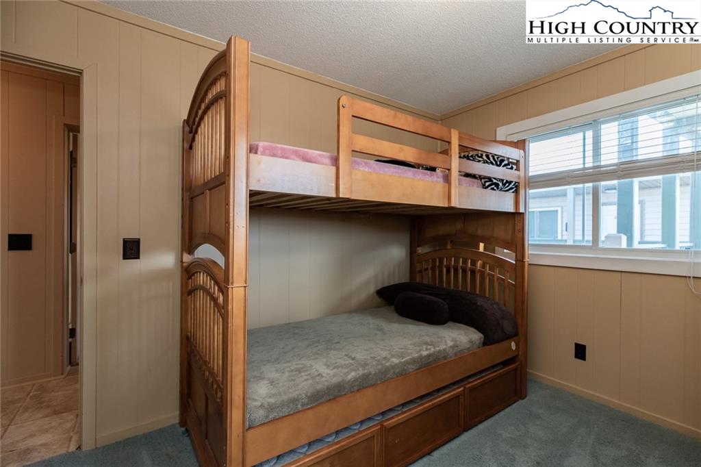 301 Pinnacle Inn Road, Unit 2316 Beech Mountain, NC 28604 - Photo 29 of 50 a bedroom with a bed and a window