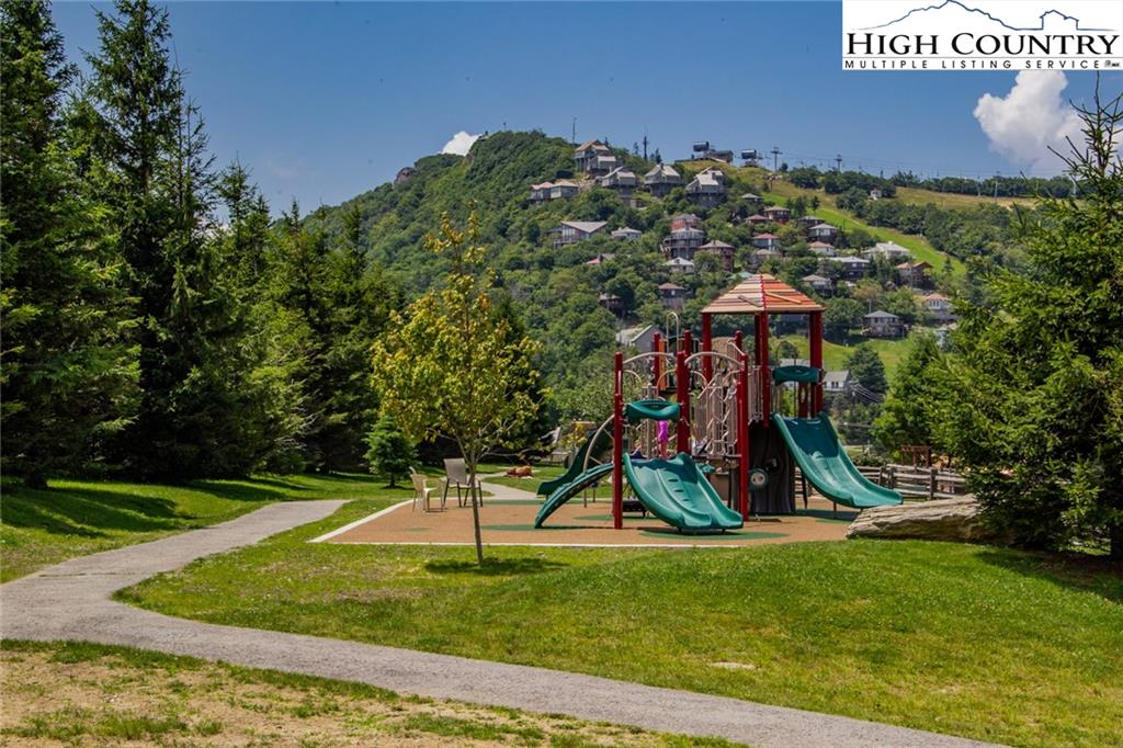 301 Pinnacle Inn Road, Unit 2316 Beech Mountain, NC 28604 - Photo 45 of 50 a view of a volley ball court