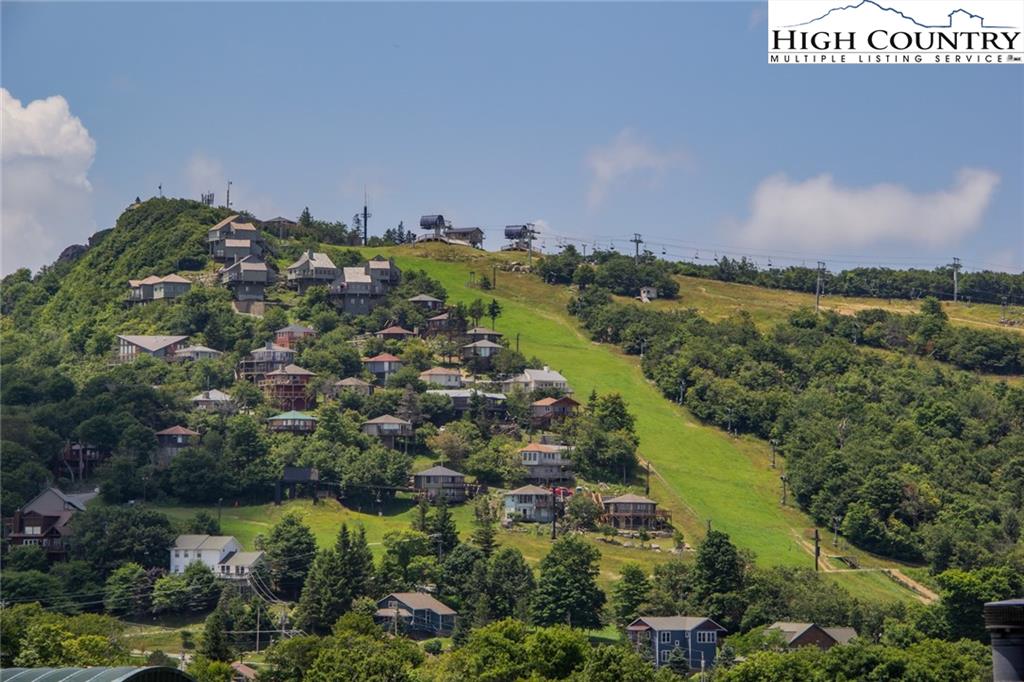 301 Pinnacle Inn Road, Unit 2316 Beech Mountain, NC 28604 - Photo 46 of 50 a view of a city