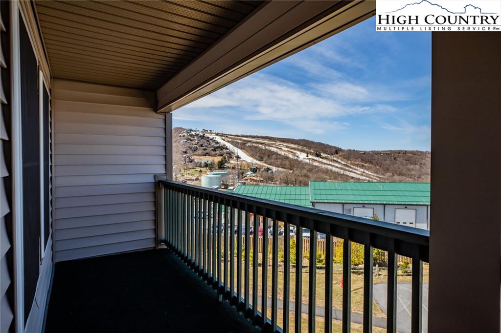 301 Pinnacle Inn Road, Unit 2316 Beech Mountain, NC 28604 - Photo 10 of 50 a view of balcony