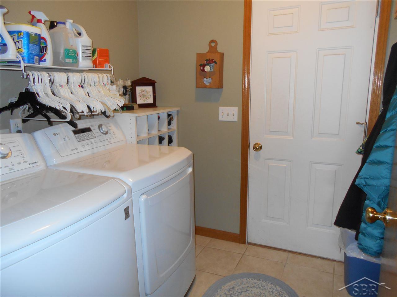 9275 South Beyer Road Birch Run, MI 48415 - Photo 6 of 18 31236902-5.JPG
