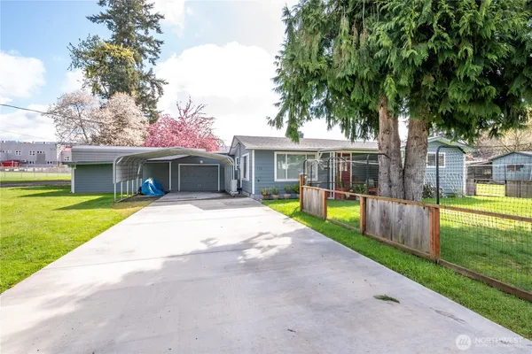 $450,000 | 722 2nd Avenue Southwest, Castle Rock, WA 98611