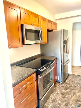 $2,050 | 893 Farmington Avenue, Unit 2F, West Hartford, CT 06119