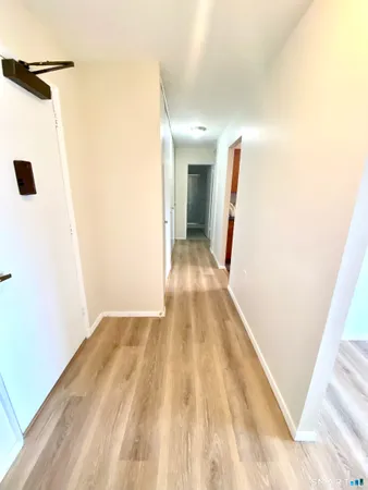 $2,050 | 893 Farmington Avenue, Unit 2F, West Hartford, CT 06119