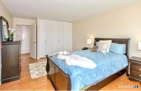 $2,050 | 893 Farmington Avenue, Unit 2F, West Hartford, CT 06119
