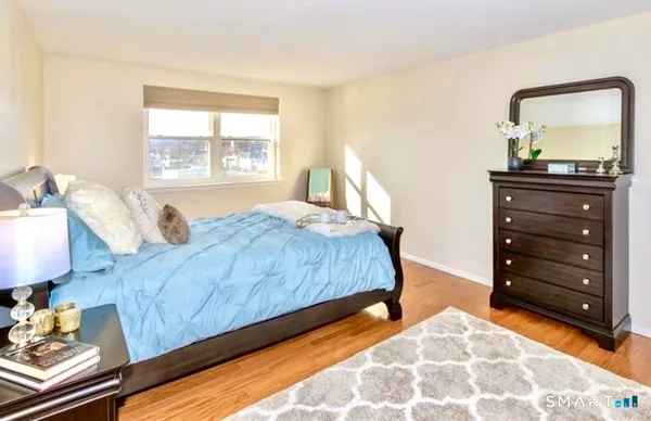 $2,050 | 893 Farmington Avenue, Unit 2F, West Hartford, CT 06119