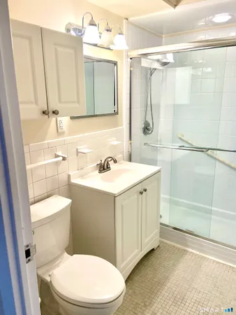 $2,050 | 893 Farmington Avenue, Unit 2F, West Hartford, CT 06119