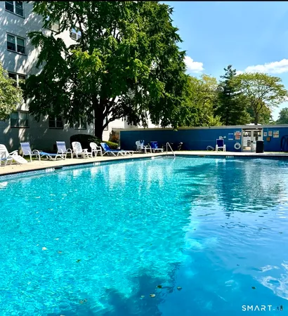 $2,050 | 893 Farmington Avenue, Unit 2F, West Hartford, CT 06119