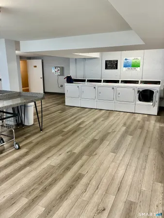 $2,050 | 893 Farmington Avenue, Unit 2F, West Hartford, CT 06119