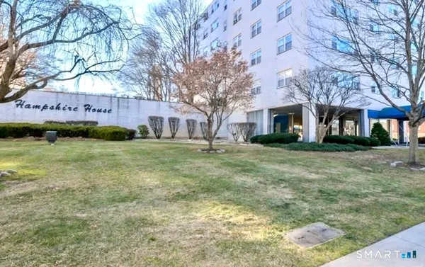 $2,050 | 893 Farmington Avenue, Unit 2F, West Hartford, CT 06119