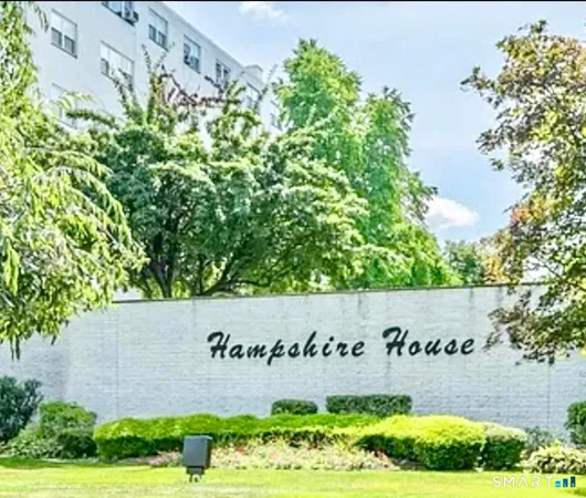 $2,050 | 893 Farmington Avenue, Unit 2F, West Hartford, CT 06119