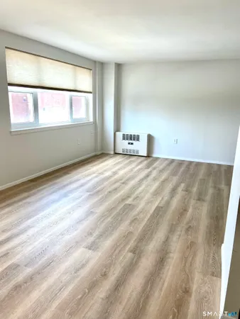 $2,050 | 893 Farmington Avenue, Unit 2F, West Hartford, CT 06119