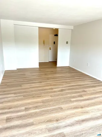 $2,050 | 893 Farmington Avenue, Unit 2F, West Hartford, CT 06119