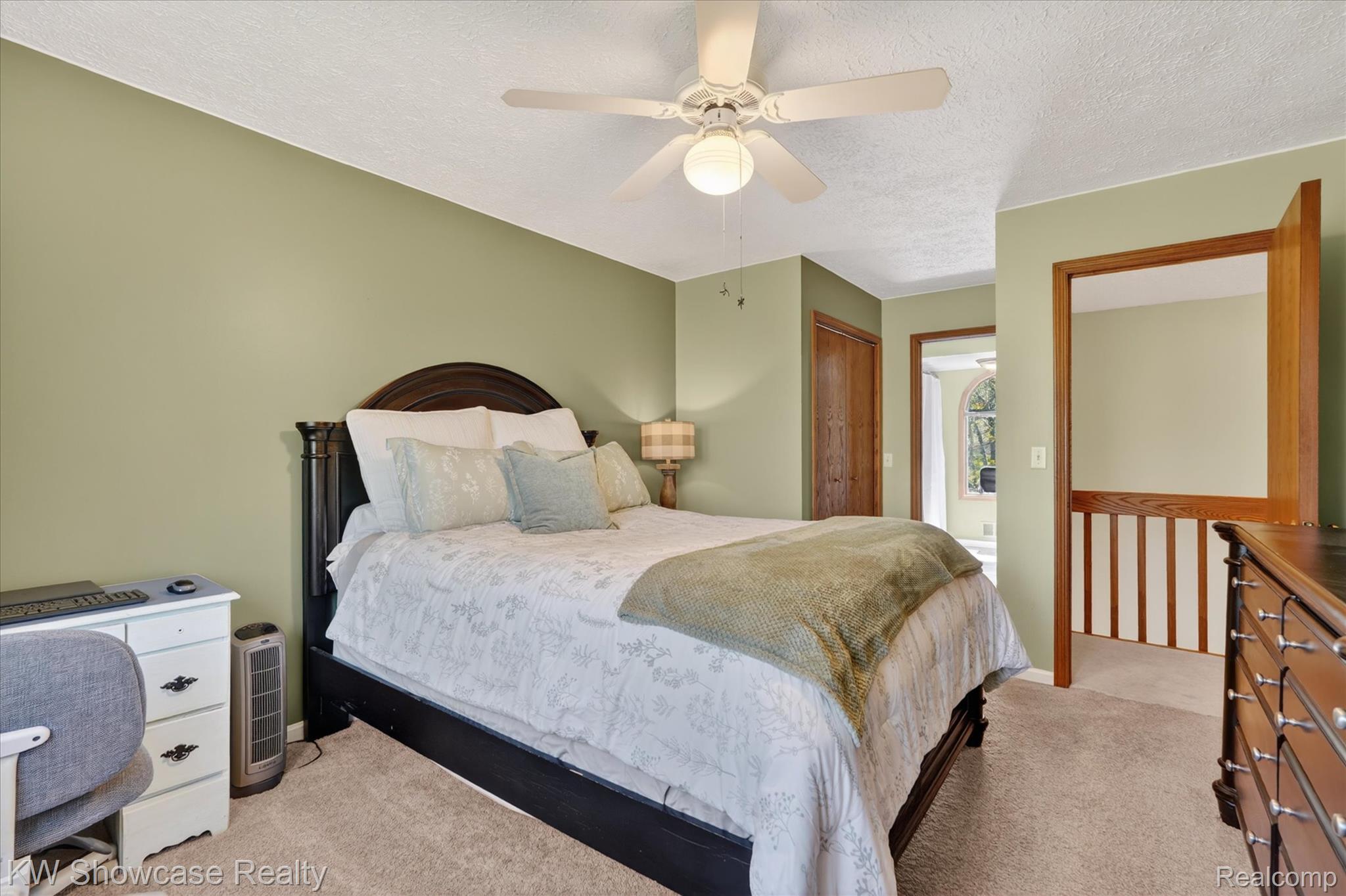 6626 Ridgeview Drive Clarkston, MI 48346 - Photo 21 of 35 This primary bedroom was recently painted.