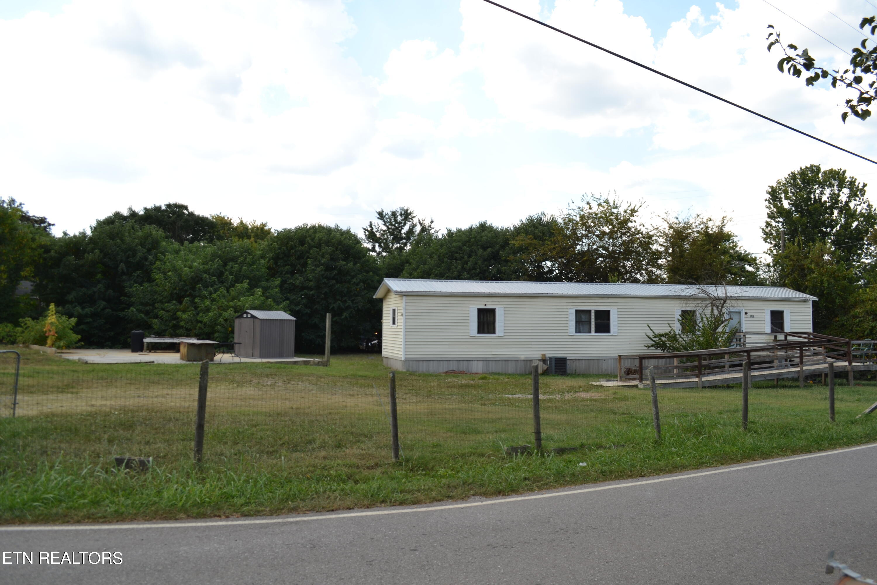 703 Wilson Road Maryville, TN 37801 - Photo 3 of 22 DSC_0859