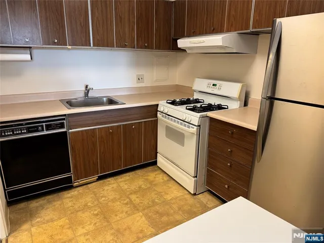 $145,000 | 6 Horizon Road, Unit 302, Fort Lee, NJ 07024