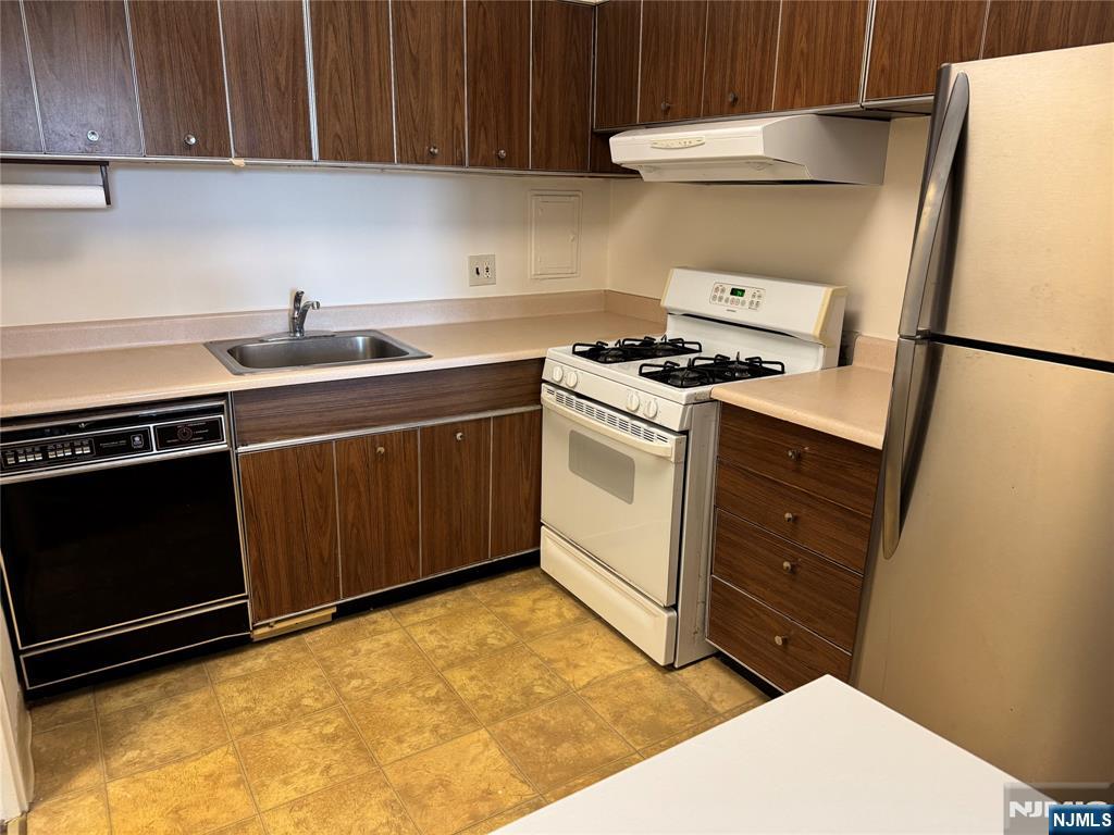 6 Horizon Road, Unit 302 Fort Lee, NJ 07024 - Photo 7 of 15