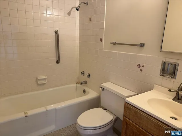 $145,000 | 6 Horizon Road, Unit 302, Fort Lee, NJ 07024