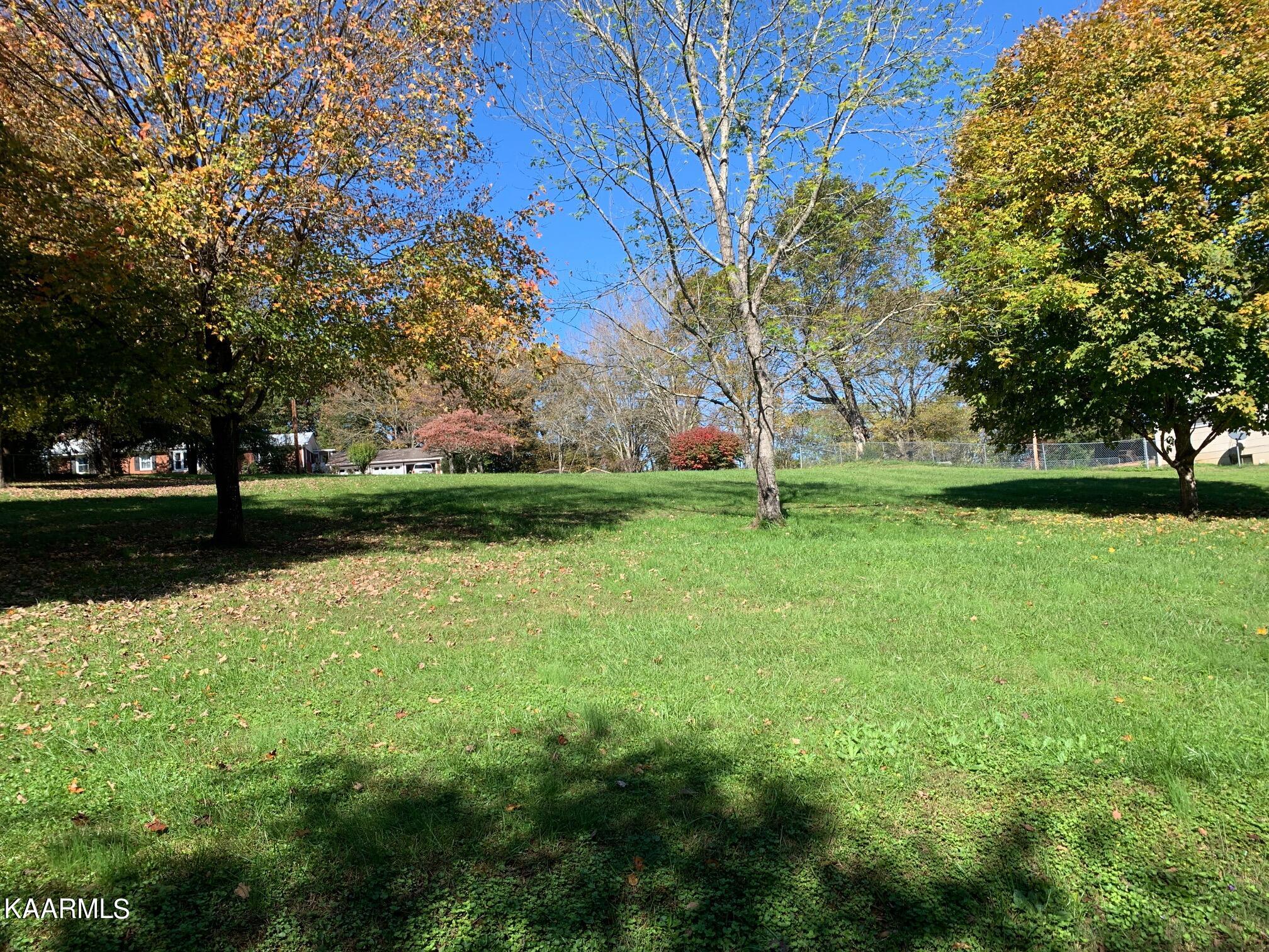 404 Hickory Street Clinton, TN 37716 - Photo 1 of 2 MainPic