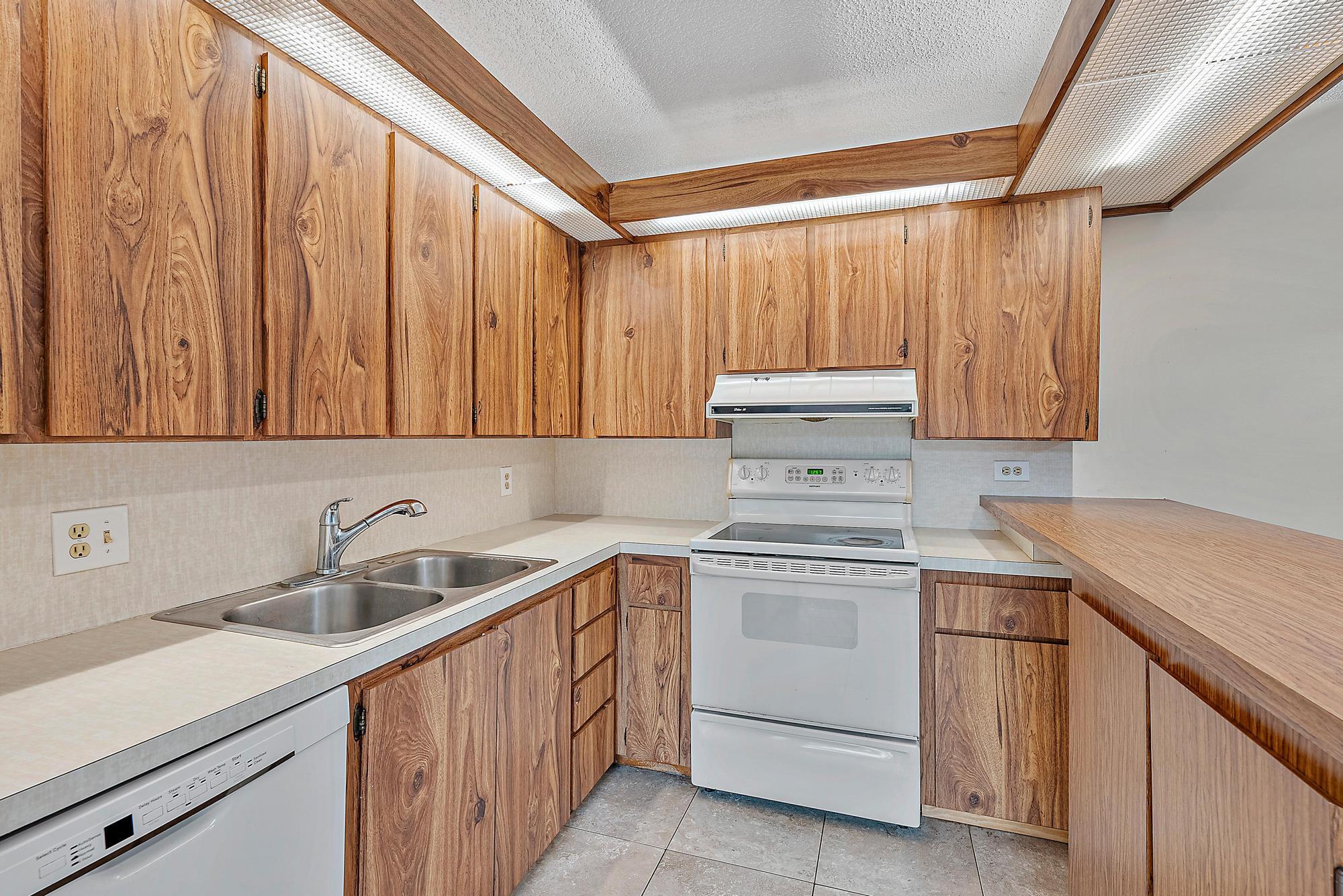 3900 County Line Road, Unit 23B Tequesta, FL 33469 - Photo 8 of 37 3900 County Line Road, 23B-8