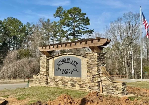 $374,000 | 905 Golf Drive, Saulsbury, TN 38067