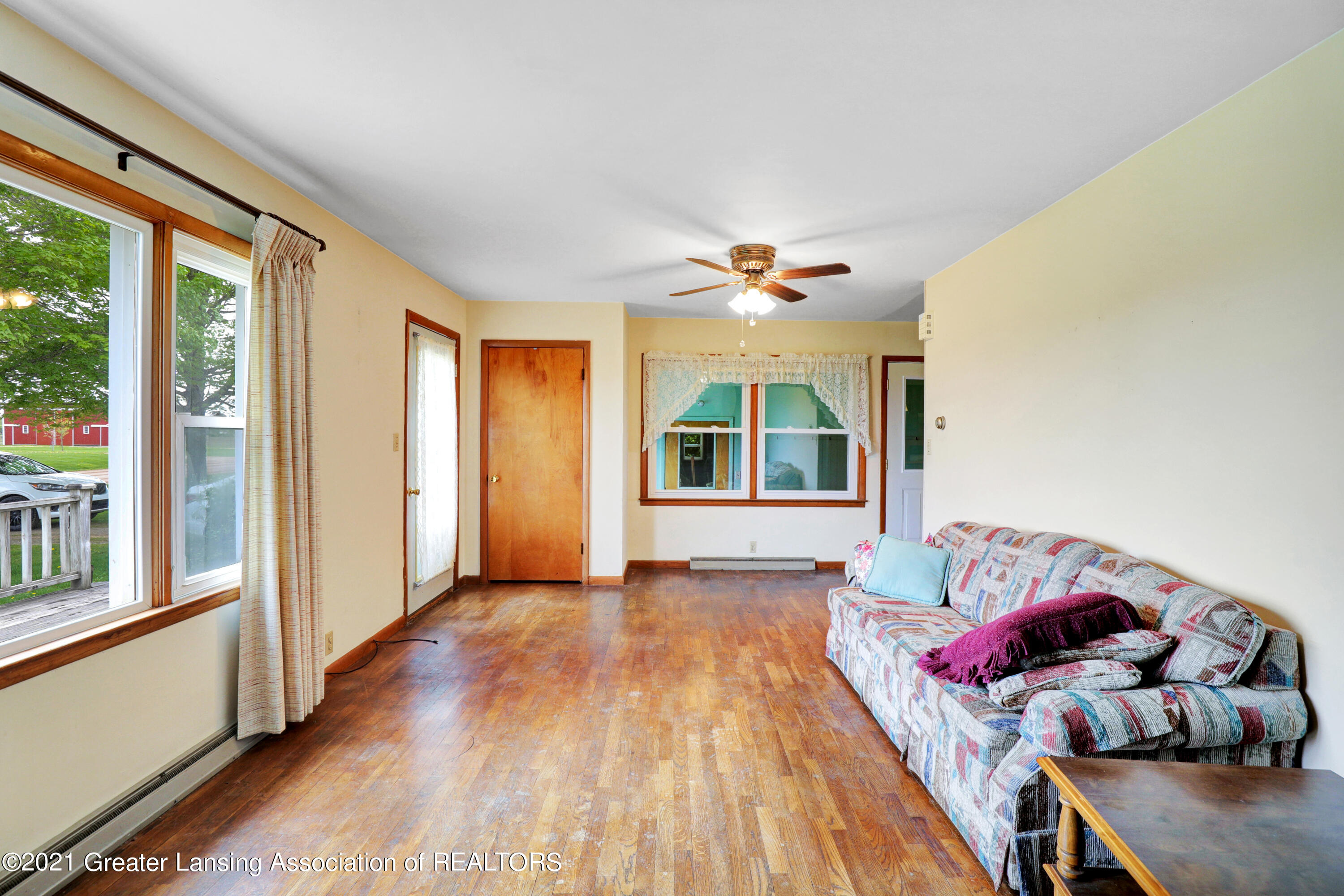 7600 West Centerline Road St. Johns, MI 48879 - Photo 12 of 28 7600 LIVING ROOM