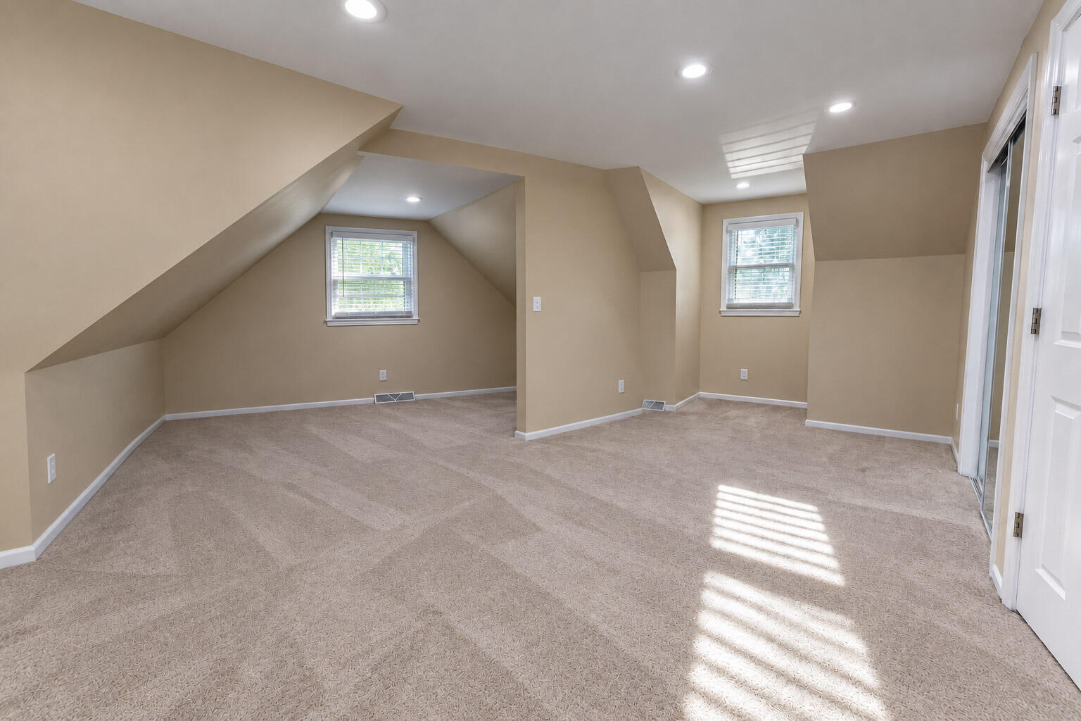 10166 South Nicholson Road Oak Creek, WI 53154 - Photo 11 of 22 15-6a260946-2128-4714-ae43-b126f3cb86f2