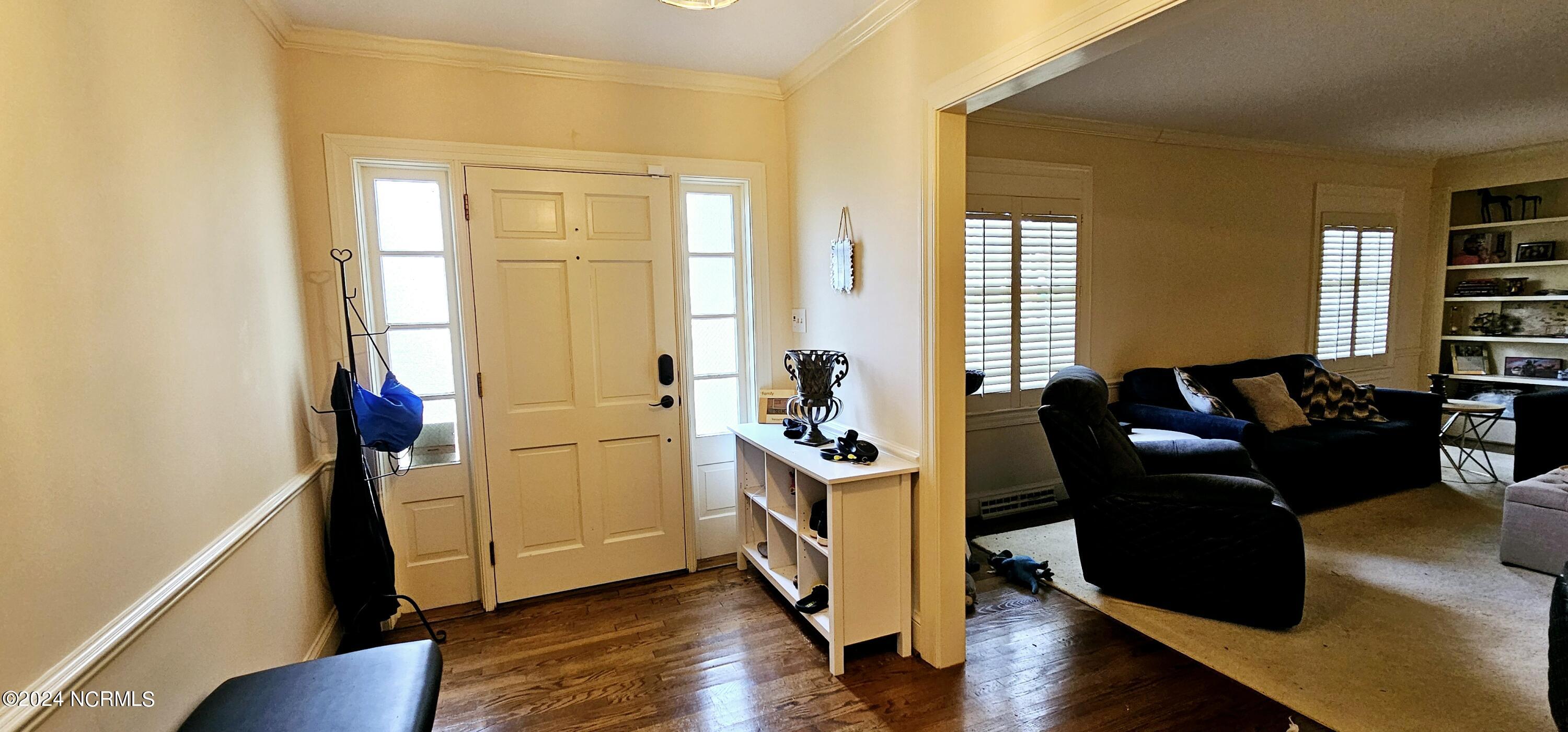 1305 Greenbriar Road Kinston, NC 28501 - Photo 4 of 51 Entryway
