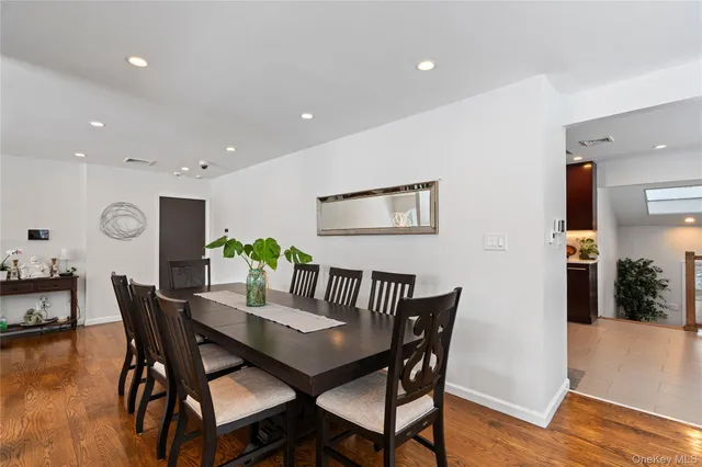 $1,728,000 | 24 Jeffrey Lane, Great Neck, NY 11020