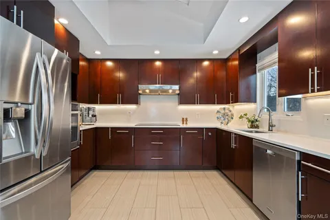 $1,728,000 | 24 Jeffrey Lane, Great Neck, NY 11020