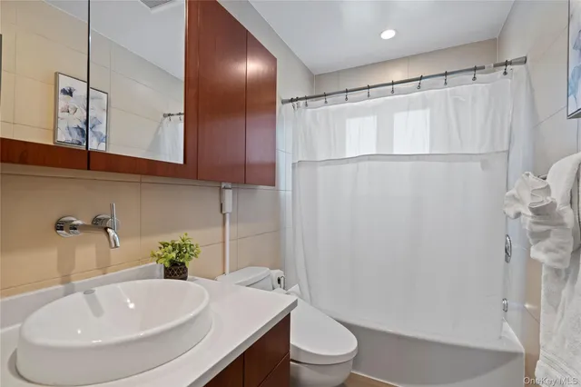 $1,728,000 | 24 Jeffrey Lane, Great Neck, NY 11020