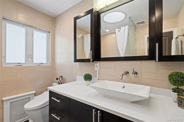 $1,728,000 | 24 Jeffrey Lane, Great Neck, NY 11020