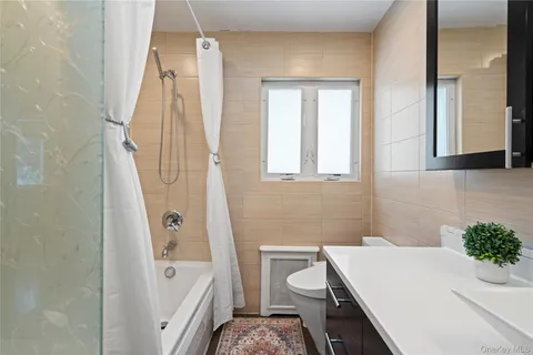 $1,728,000 | 24 Jeffrey Lane, Great Neck, NY 11020