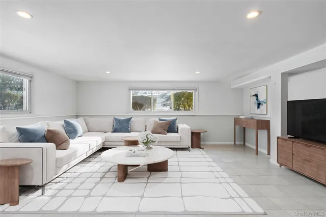 $1,728,000 | 24 Jeffrey Lane, Great Neck, NY 11020