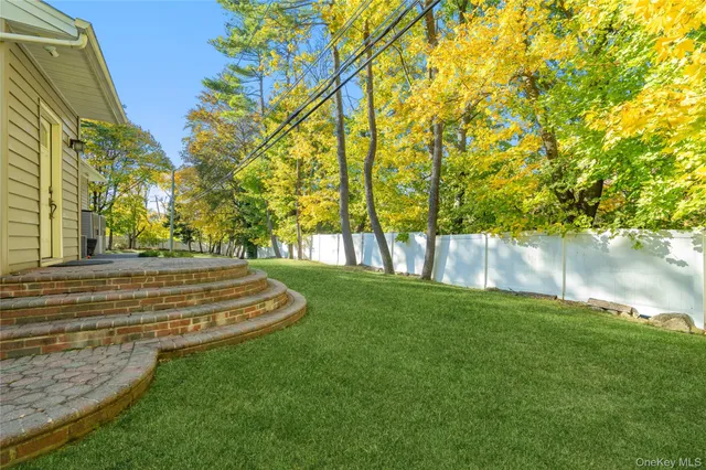 $1,728,000 | 24 Jeffrey Lane, Great Neck, NY 11020