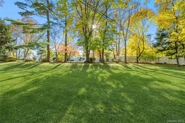 $1,728,000 | 24 Jeffrey Lane, Great Neck, NY 11020