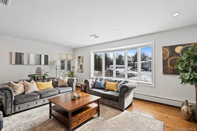 $1,728,000 | 24 Jeffrey Lane, Great Neck, NY 11020