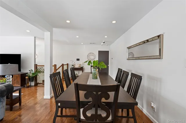 $1,728,000 | 24 Jeffrey Lane, Great Neck, NY 11020