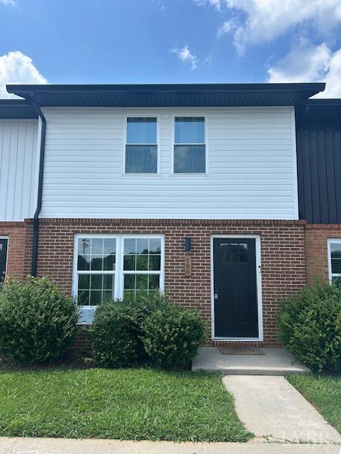196 Dulwich Drive Amherst, VA 24521 - Photo 1 of 1 a front view of a house with a yard