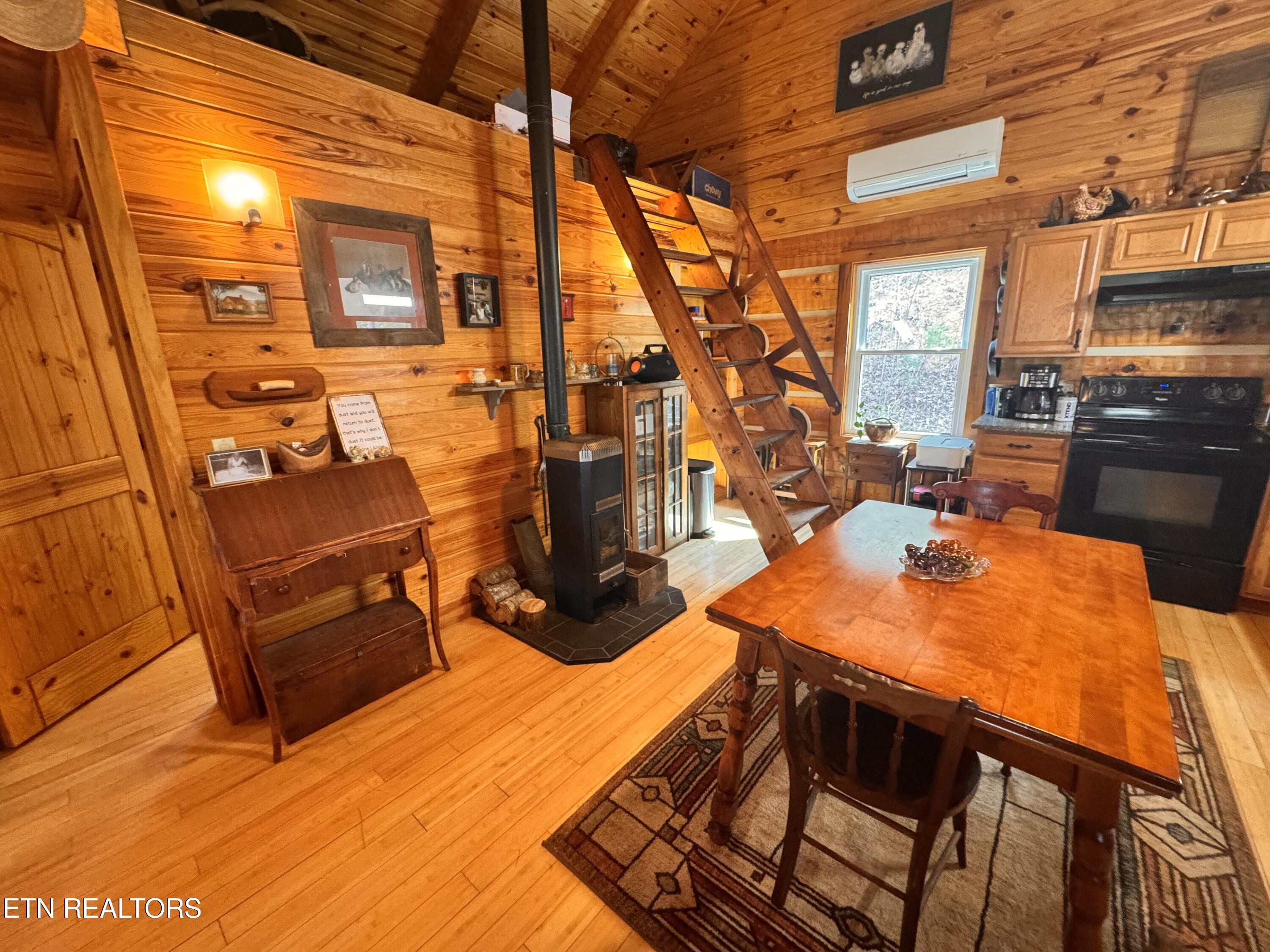 132 Sugar Maple Way Del Rio, TN 37727 - Photo 18 of 58 Dining and Kitchen